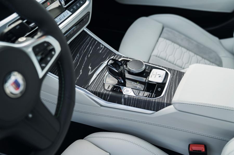 Детали интерьера Alpina B3 Limousine Allrad (G20) 2019 года  (WW) (фото 16 из 40)